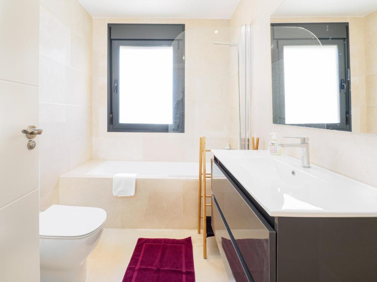 2306 - Brand New Apt, Walking Distance To Beach! Casares Exteriör bild